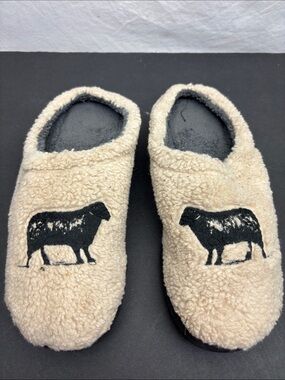 L. L. Bean slippers, size 9 women’s, box 78